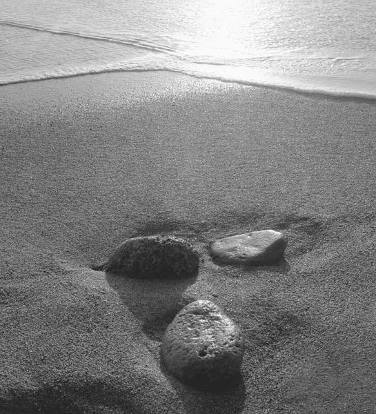 Pebbles on sand, Porbandar (b/w photo)  von 