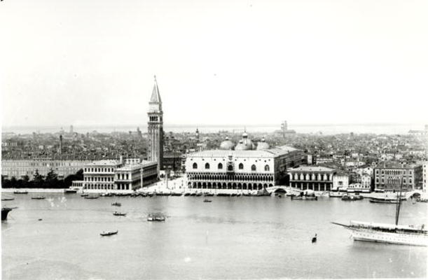 Panoramic view of the pier from the tower of San Giorgio Maggiore (b/w photo) von 