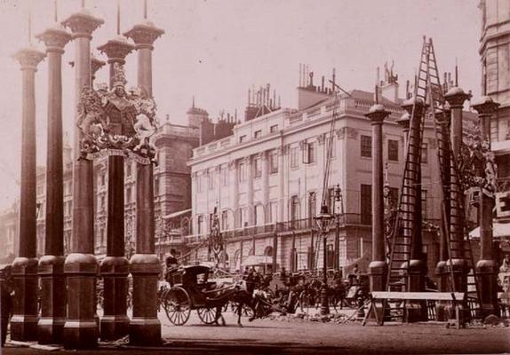 Park Lane being decorated for Queen Victoria's Diamond Jubilee, 1897 (sepia photo) von 