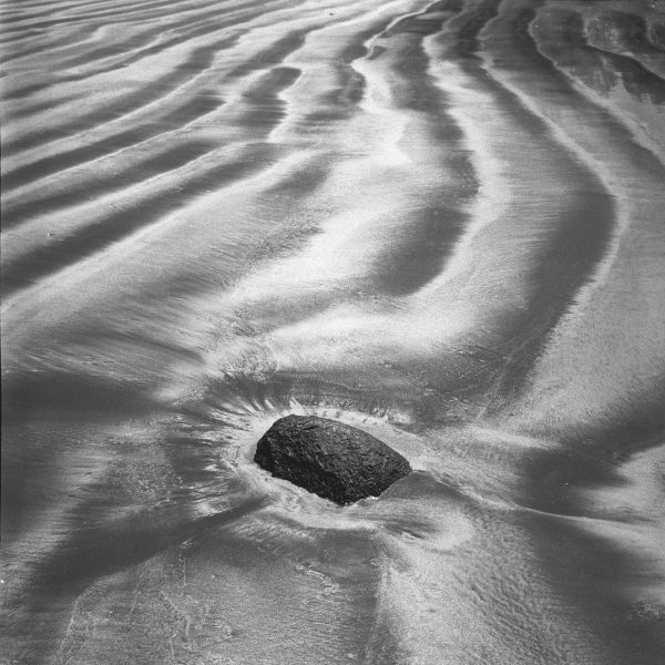Rock on sand, Porbandar (b/w photo)  von 