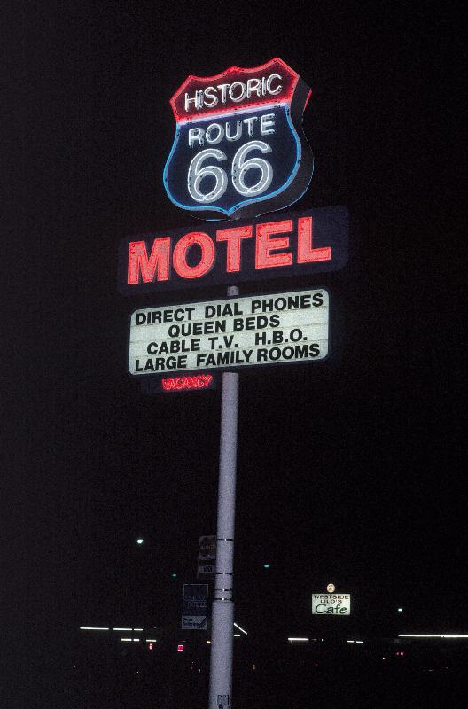 Route 66 which cross United States from Los Angeles to Chicago von 