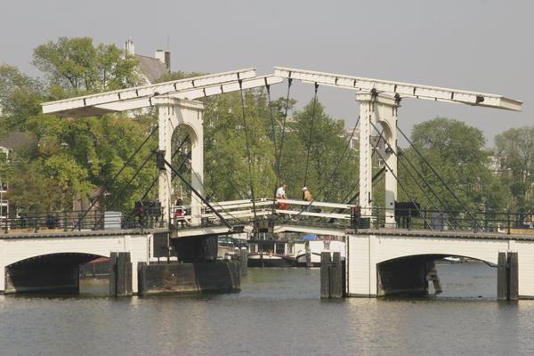 Skinny Bridge on Amstel River (photo)  von 