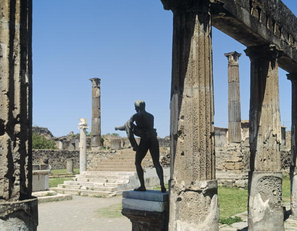 Statue and temple of Apollo (photo)  von 