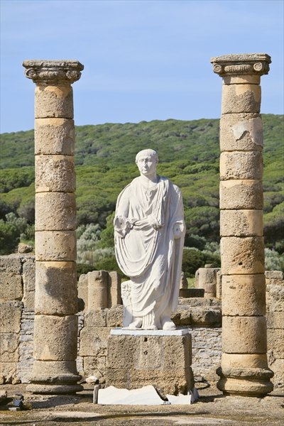 Statue of Emperor Trajan in the Basilica beside the Forum (photo)  von 