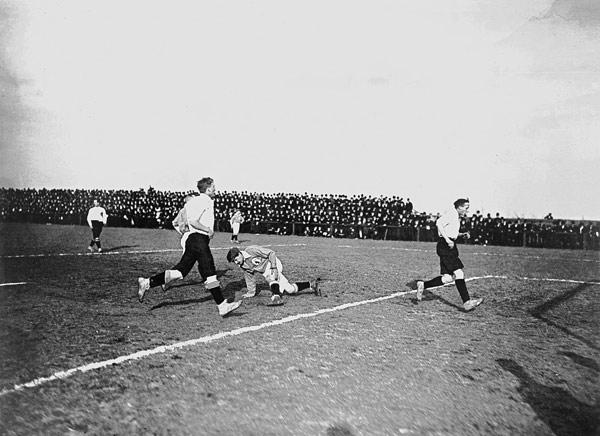 Szene auf dem Spielfeld Foto Haeckel um 1910