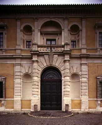 The facade, detail of the main entrance, designed by Giorgio Vasari (1511-74) Giacomo Vignola (1507- von 