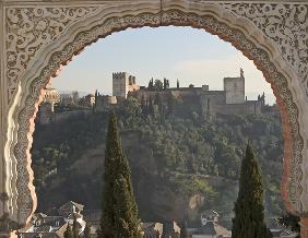 View across Albaicin to La Alhambra (photo) 