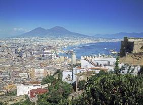View over city and Bay of Naples (photo) 