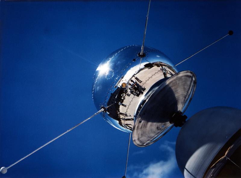 Vanguard satellite SLV-2 is being checked out at Cape Canaveral, Florida. The Solar X-ray radiation  von 