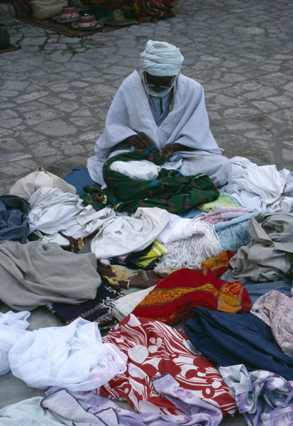 Vendor on the market place (photo)  von 