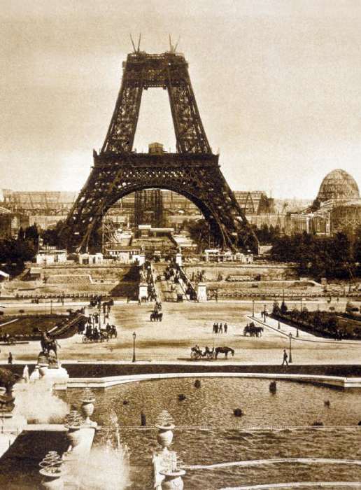 View from Chaillot palace of Eiffel tower built for world fair in 1889, here 2nd floor von 