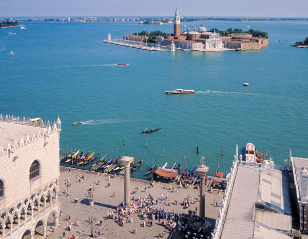 View over Bacino di San Marco to Isola San Giorgio Maggiore (photo)  von 