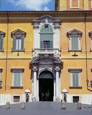 View of the main portal, designed by Carlo Maderno (1556-1629) with statues of St. Peter by Stefano von 