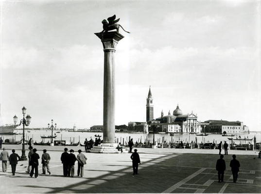 View of the Molo and the Column of the Lion of St. Mark looking towards the island of S. Giorgio Mag von 