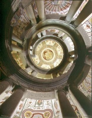 View of the stone spiral staircase looking up towards the ceiling, designed by Jacopo Vignola (1505- von 