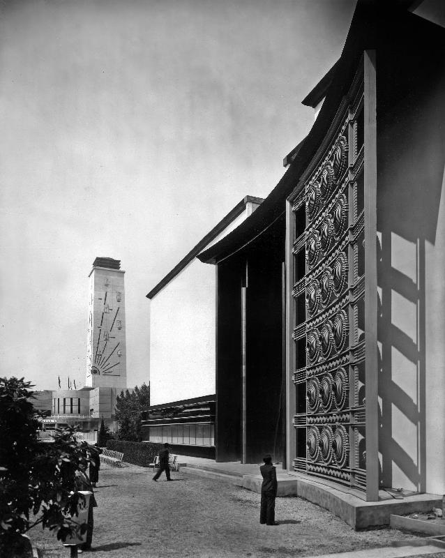 World Fair, Paris: the pavilion of metal : wrought iron door by Raymond Subes von 