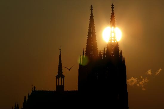 Sonnenuntergang am Kölner Dom von Oliver Berg
