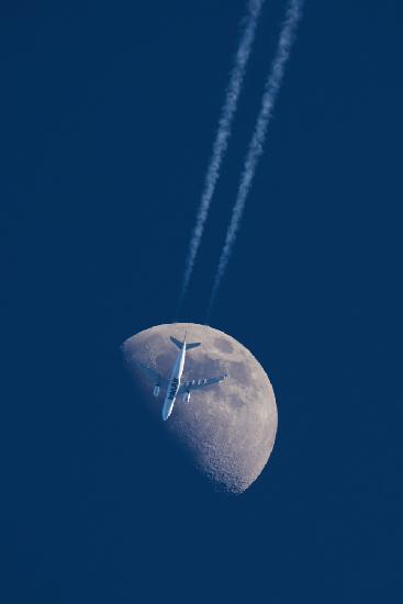 Flugzeug auf dem Mond