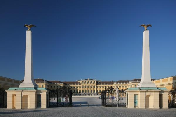 Wien, Schloss Schönbrunn, Eingang von Peter Wienerroither