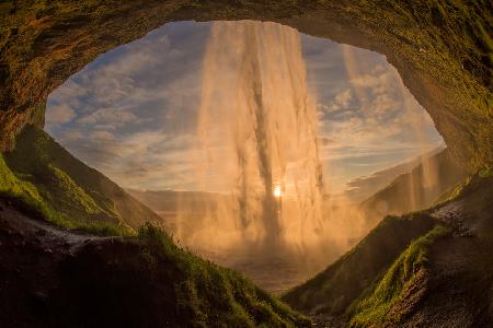 Der Wasserfall Seljalandsfoss