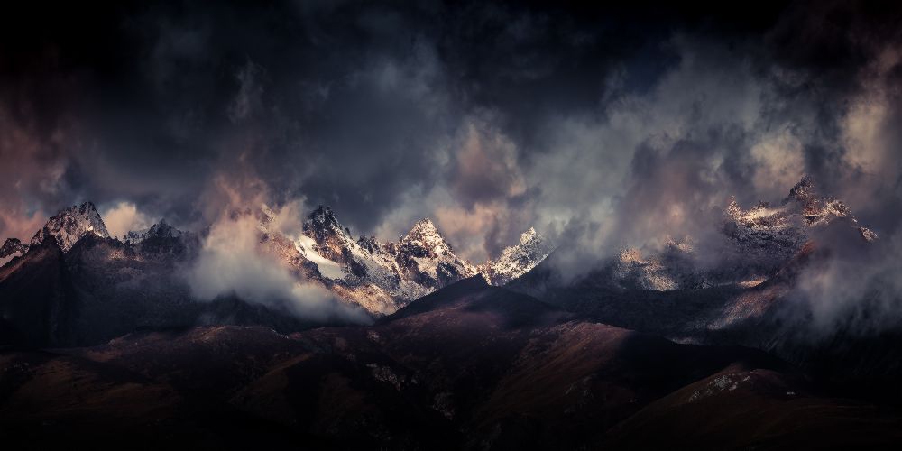 Tibetan snow capped mountains von qiye赣州柒爺