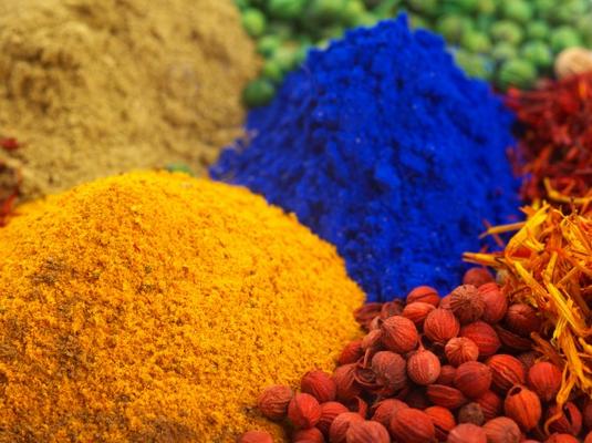 Mixed dyes and spices von Quentin Bargate