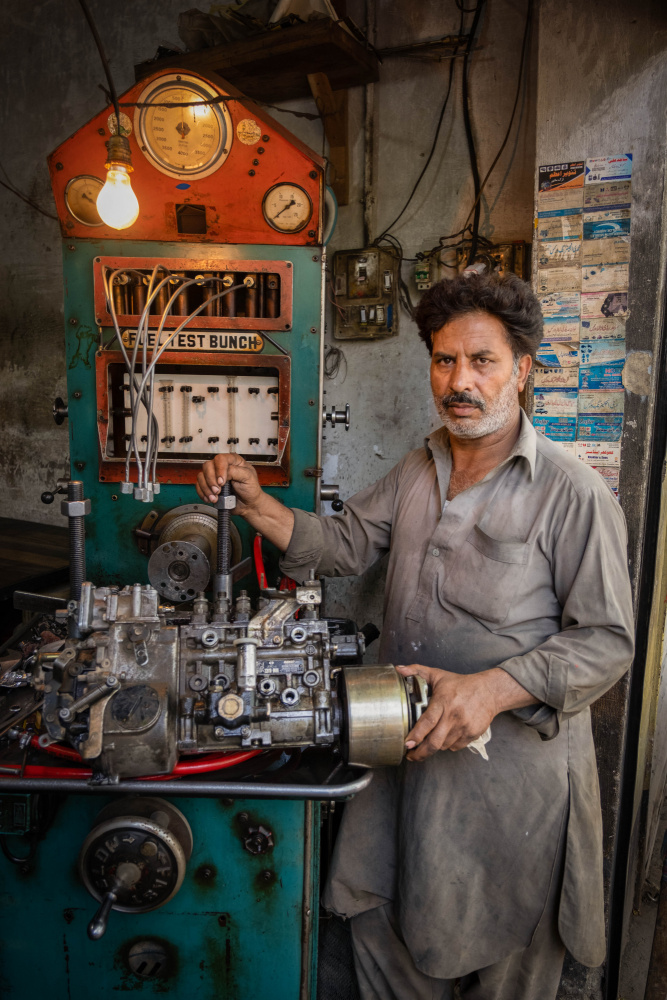 LKW-Werkstatt in Rawalpindi,Pakistan von Raul Cacho Oses