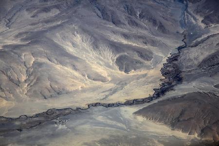 Luftaufnahme des Flusses auf dem Tibet-Plateau
