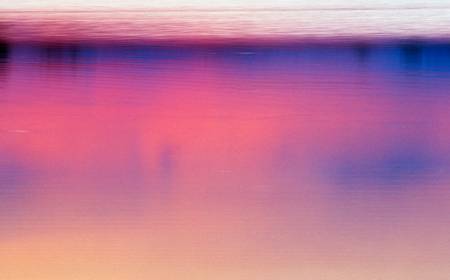 Farbenspiel im Wasser durch einen Sonnenuntergang am Rauchwarter See 2009
