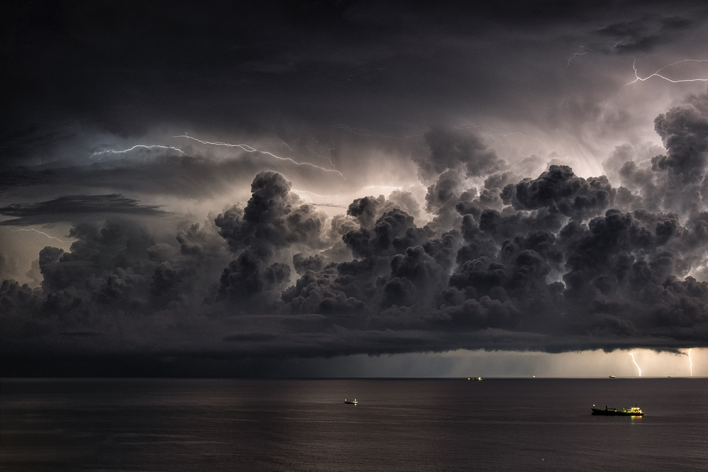 Sturm über dem Mittelmeer von Roberto Zanleone