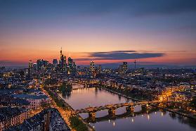 Frankfurter Skyline bei Sonnenuntergang