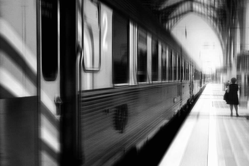 last train leaving paris von Rui Correia