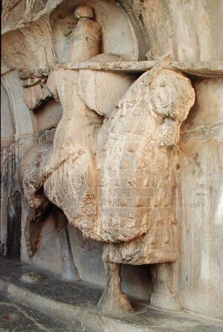 Carving of Khosrow Parviz on his horse Shabdiz with the equipment of a heavy-armoured knight von Sasanian School