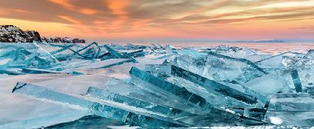 Baikal-Eis bei Sonnenuntergang