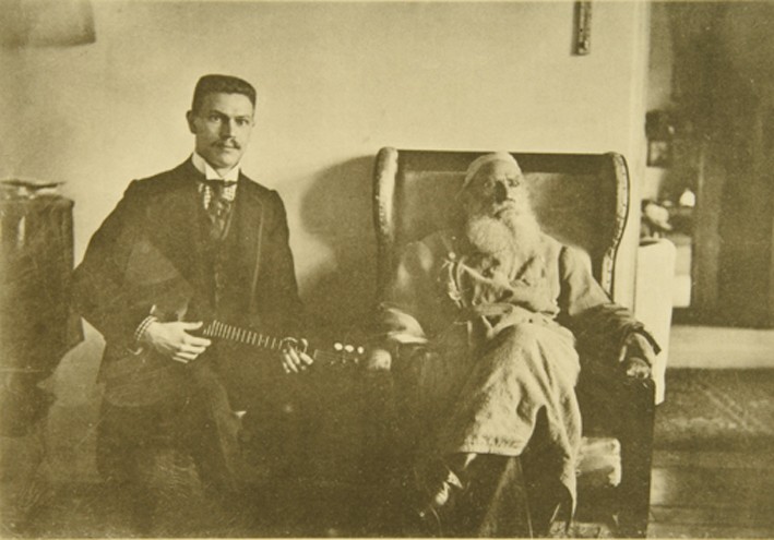 Lew Tolstoi mit dem Balalaika-Spieler Boris Trojanowski von Sophia Andreevna Tolstaya