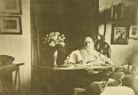 Lew Tolstoi mit dem kranken Bein 1908