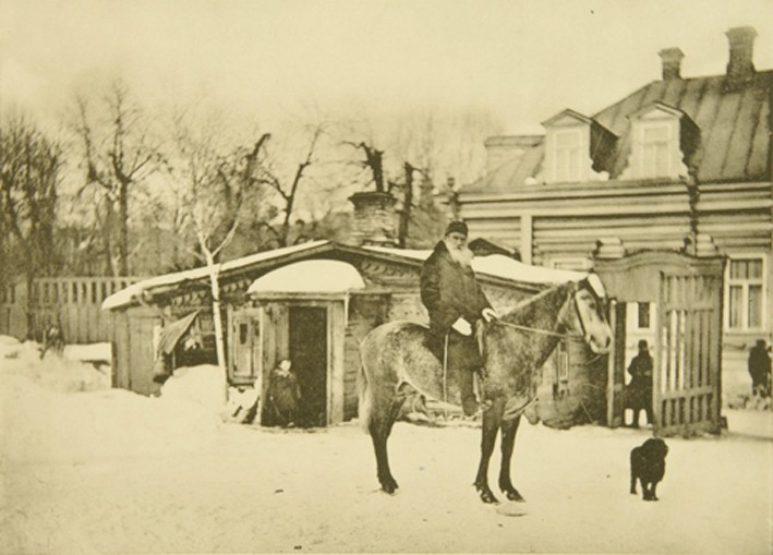 Lew Tolstoi zu Pferde in Moskau von Sophia Andreevna Tolstaya