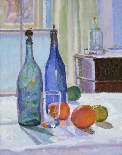 Stillleben mit blauen Flaschen und Orangen Um 1914