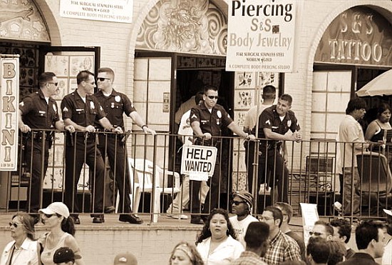 Police gathered behind a ''Help Wanted'' sign, 2004 (b/w photo)  von Stephen  Spiller