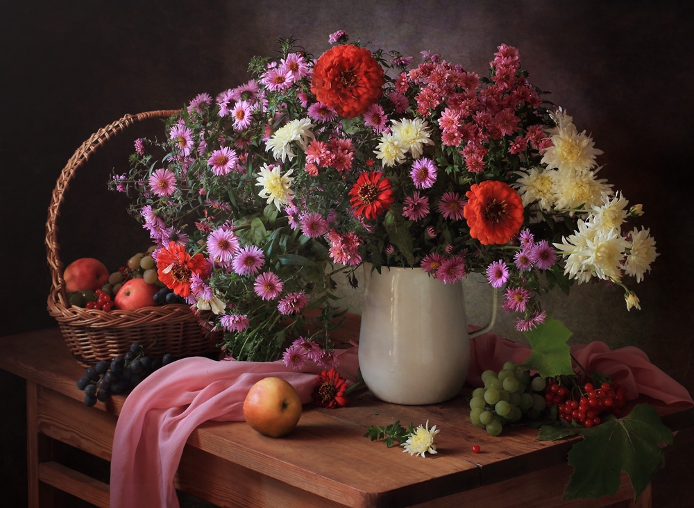 Der Abend wird mit Blumen und Wein gefeiert von Tatyana Skorokhod