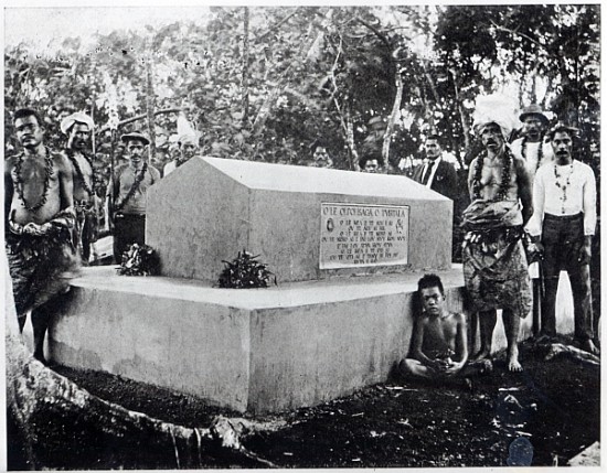 The Tomb of Tusitala, the grave of Robert Louis Stevenson at Apia, Samoa von Thomas Andrew