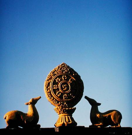 A 'Cakra' on the roof of a Lamasery in northern India, founded by Tibetans in exile von Tibetan Art