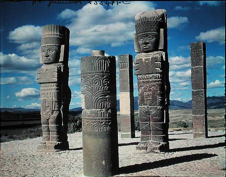 The atlantean columns on top of Pyramid B, Pre-Columbian von Toltec