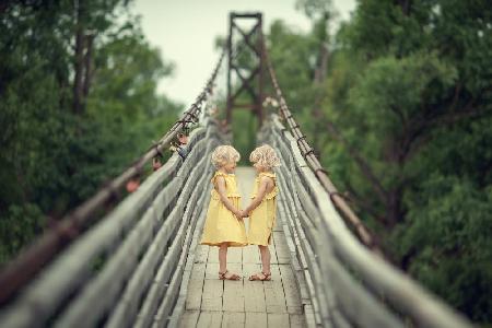 Liebe ist die Brücke zwischen zwei Herzen
