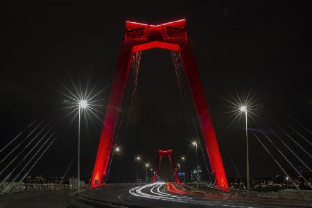 Die rote Brücke.