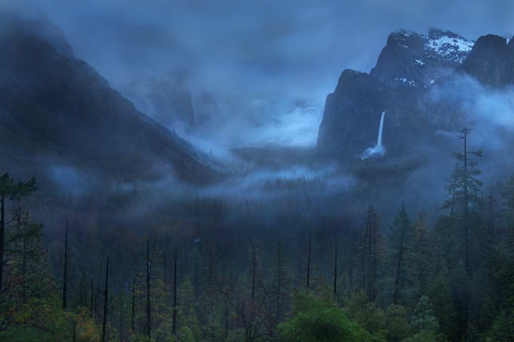 Gloomy Mountain von Yan Zhang