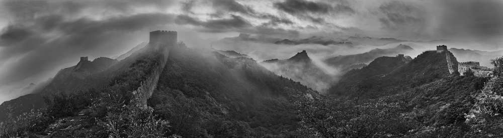 Misty Morning at Great Wall von Yan Zhang