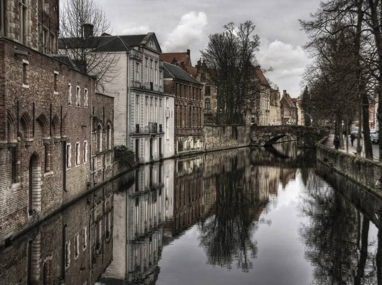 Reflections of the past ... von Yvette Depaepe
